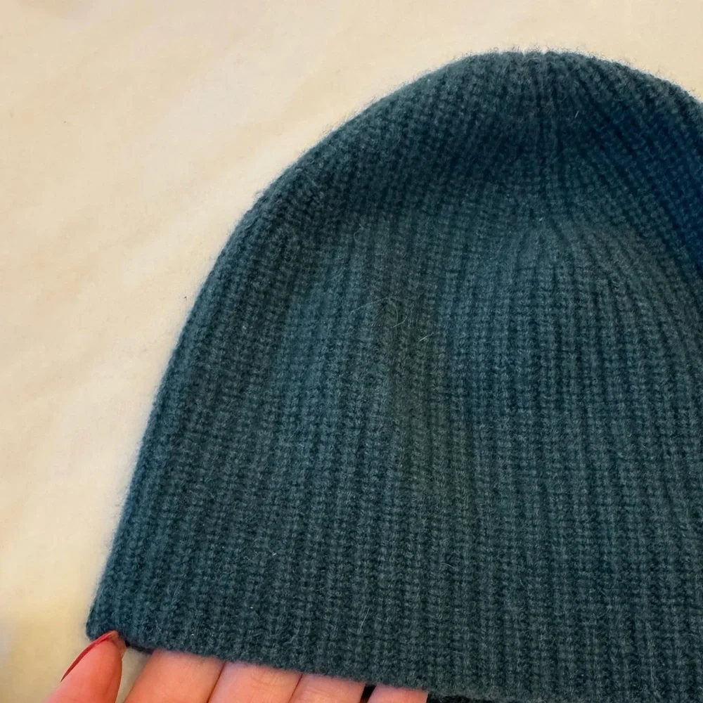 Like new! L.L. Bean Cashmere Beanie and Gloves Set